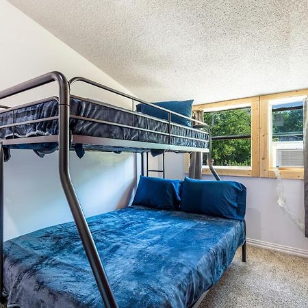 Хостел Old Texas Bunkhouse Wills Point Экстерьер фото